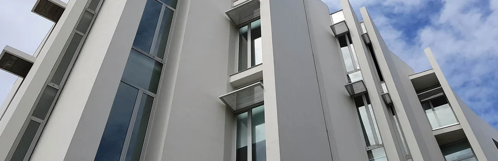 Vista sobre as janelas do Edifício da FCNAUP