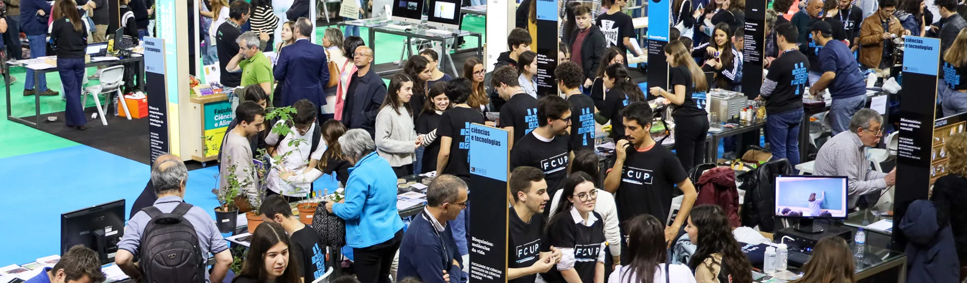 FCUP volunteers at the University of Porto Exhibition