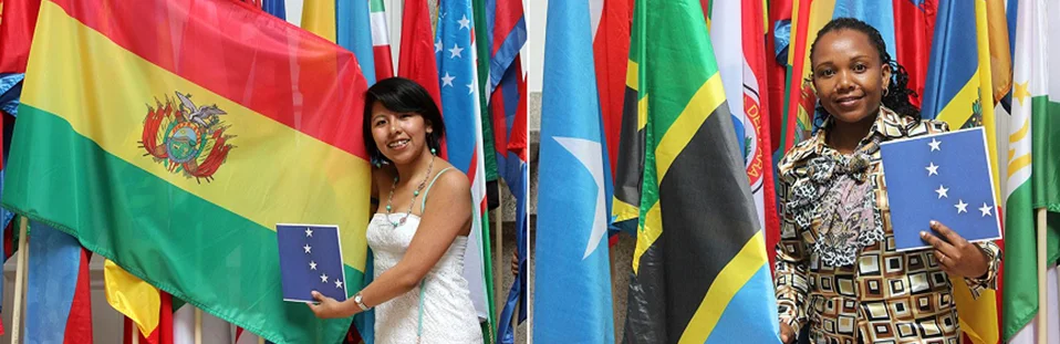 Two IN mobility students holding their country's flag