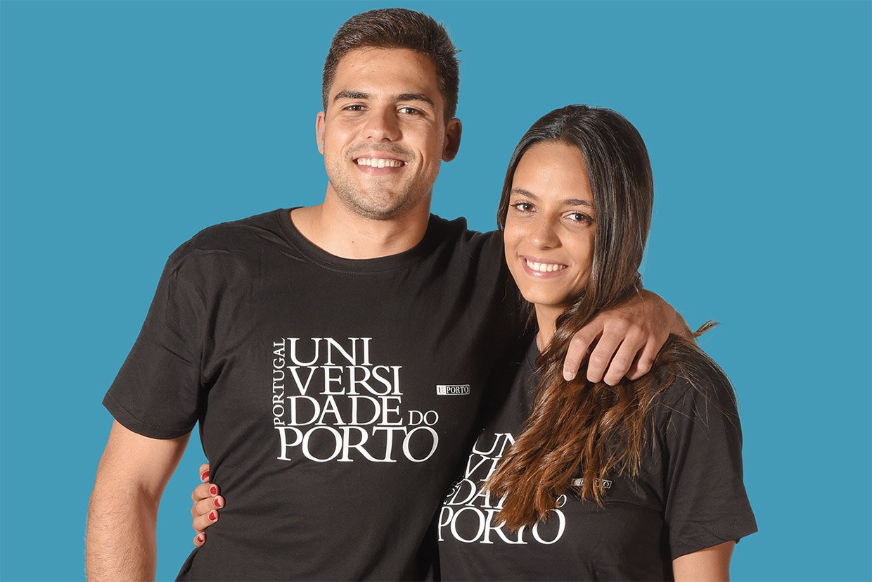 Two students wearing the U.Porto jersey