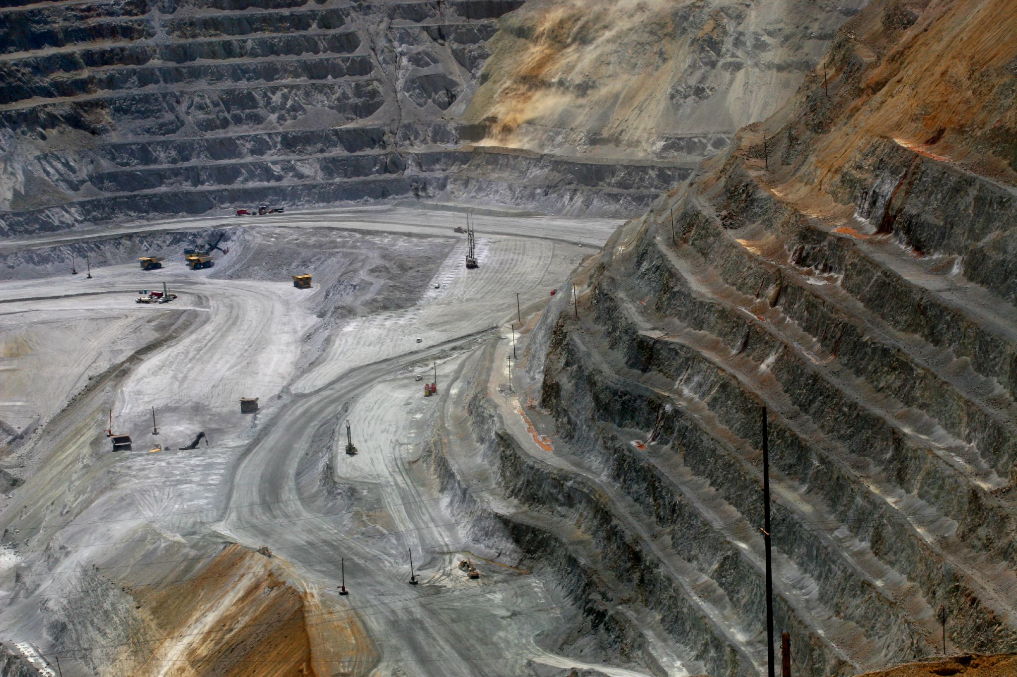 Mining operations at Bingham Canyon Mine, Utah, 2009. Credit: Arbyreed. License: CC BY-NC-SA 2.0